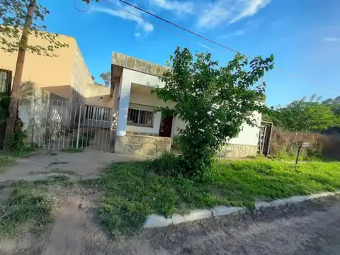 Casa en venta - 2 Dormitorios 1 Baño - Cochera - 725Mts2 - Mechita