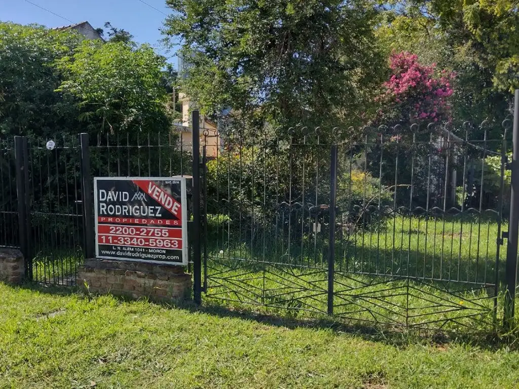 PERMUTA - CASA A RECICLAR EN AMPLIO LOTE DE 600MT2 - ITUZAINGO NORTE