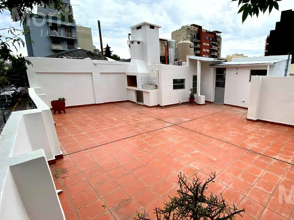 Venta PH 4 ambientes, reciclado a nuevo, Coghlan, terraza, balcón, entrada independiente.