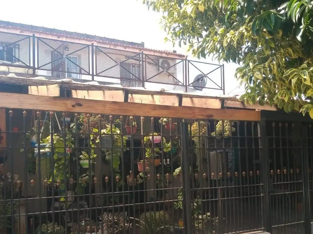 Casa muy amplia en 2 plantas en muy buena zona