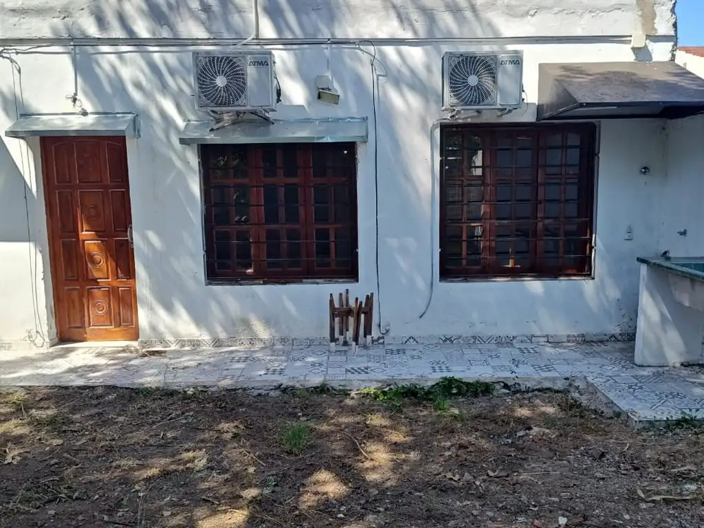 3 ambientes living comedor con cocina integrada baño compl. depto tipo casa planta baja con fondo