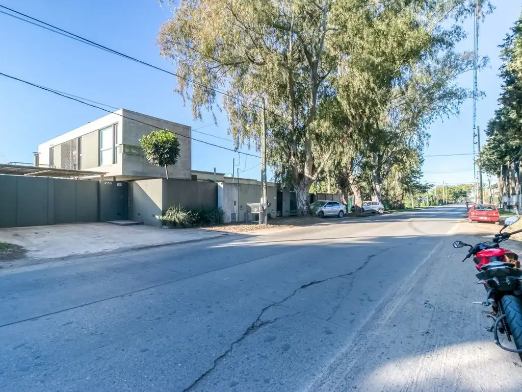 Casa en alquiler, 4 dormitorios, parque y pileta