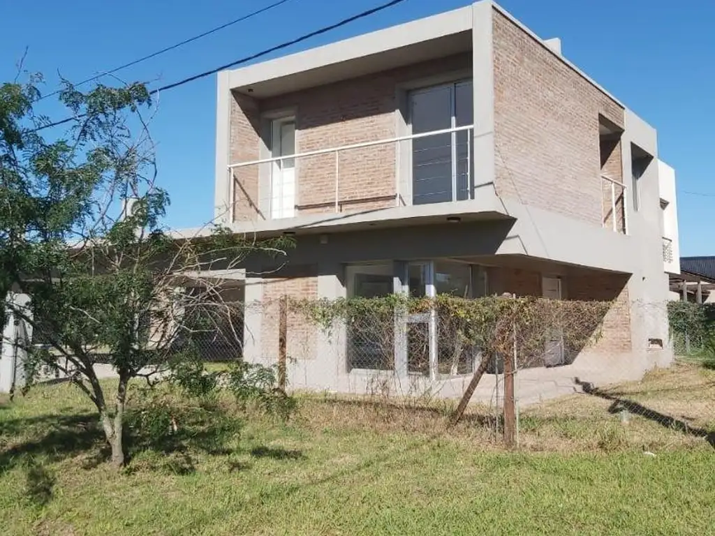 CASA A ESTRENAR EN ROLDAN