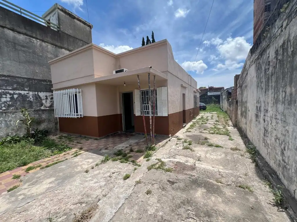 CASA EN VENTA 2 DORMITORIOS BARRIO TRIANGULO