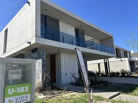 VENTA A ESTRENAR Casa en Barrio Vida