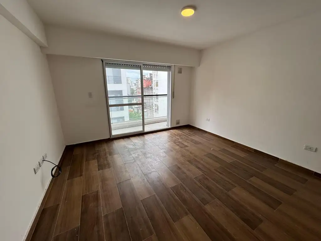 venta departamento monoambiente céntrico luminoso con balcón