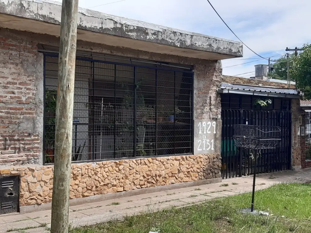 VENTA CASA A REFACCIONAR MERLO SUR