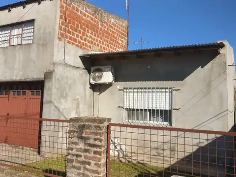 Venta Casa con Jardín Parquizado en Don Torcuato