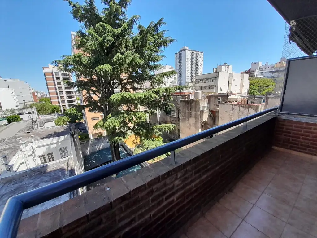 IMPECABLE DEPTO.PLENO CABALLITO-COCHERA CUBIERTA-BALCON CFTE