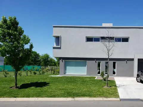Quinta en Venta - USD 480.000