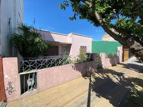 Casa en venta en  Gregorio De Laferrere