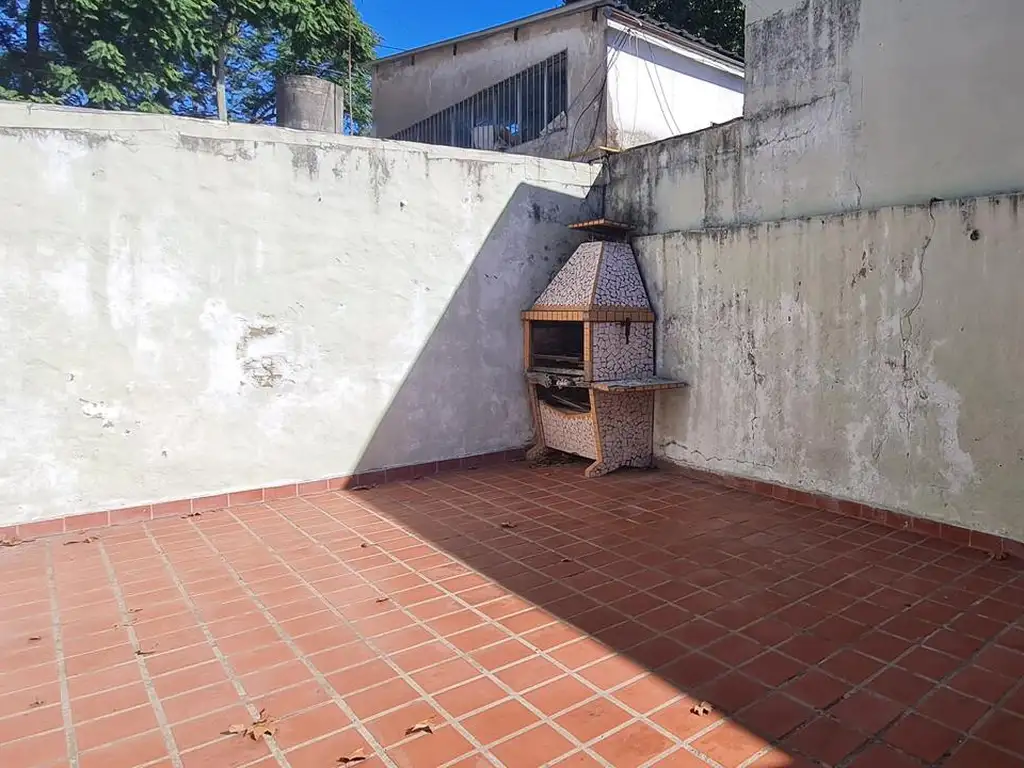 ¡Oportunidad!  Casa de 3 ambientes con  Patio y Terraza- En Venta