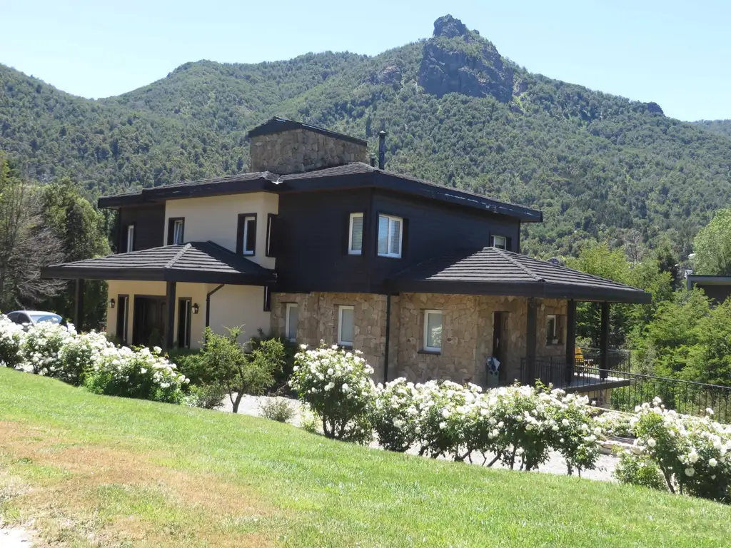 EXCLUSIVA CASA EN COUNTRY ARELAUQUEN  SAN CARLOS DE BARILOCHE