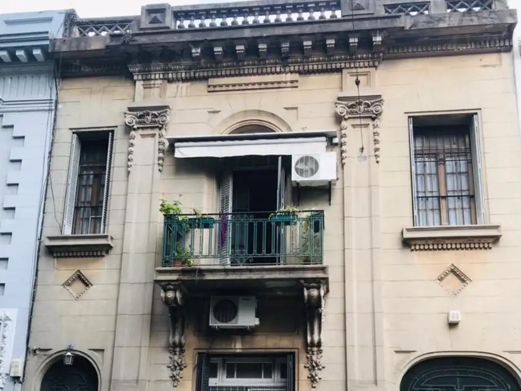 VENDO CASONA DE ESTILO EN SAN JUAN 2155. A METROS DE OROÑO