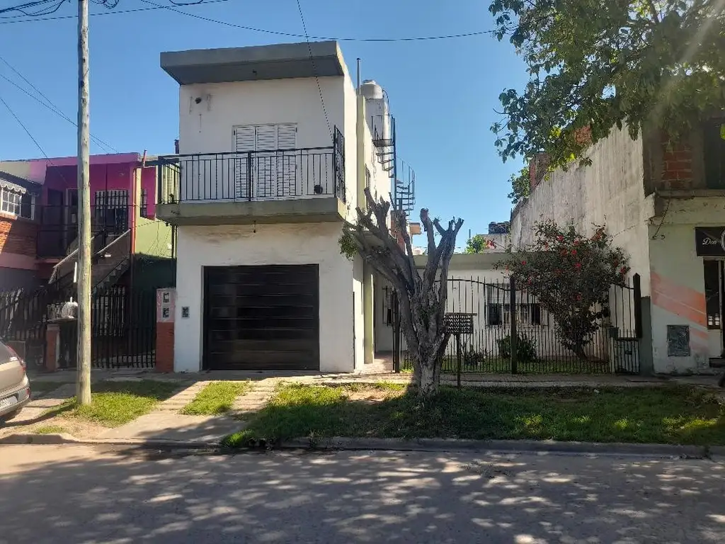 Casa en venta - 3 Dormitorios 2 Baños - Cocheras - 400Mts2 - La Matanza