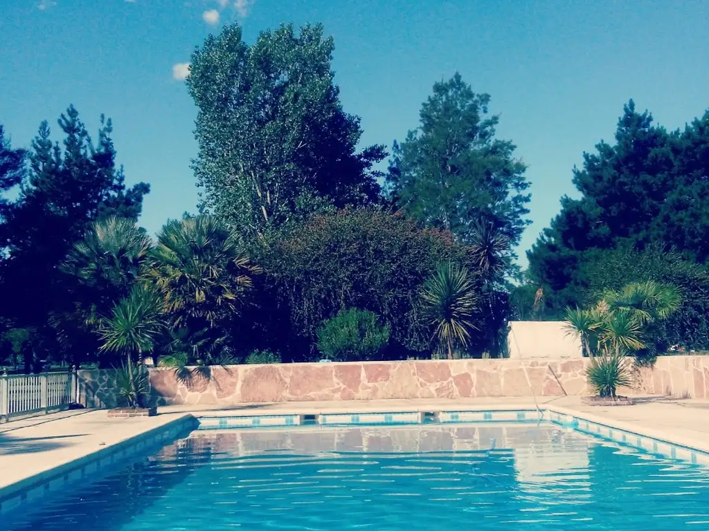 Áreas comunes piscina, club-house en La Federala