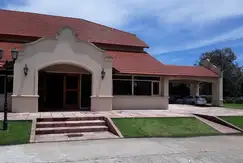 Áreas comunes piscina, club-house en el Country Club, La Federala