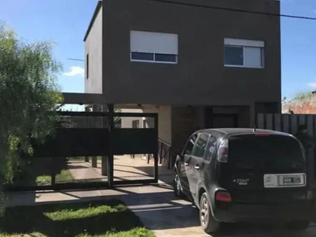 Casa en venta - 3 dormitorios 2 baños - Cochera - 320 mts2 - Lisandro Olmos Etcheverry