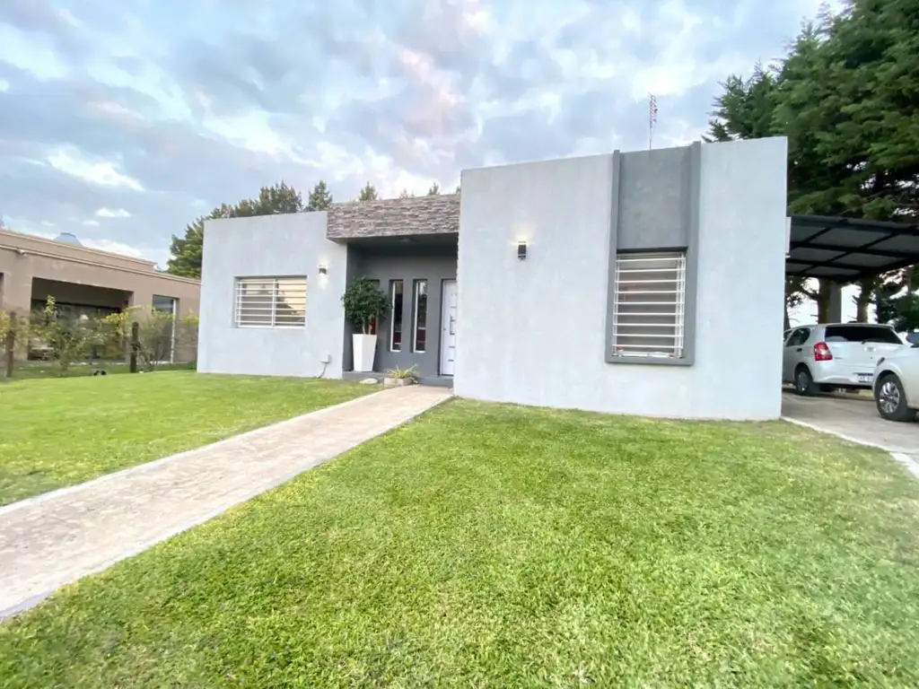 VENTA DE CASA DE 3 AMBIENTES - PISCINA - COUNTRY MALIBU