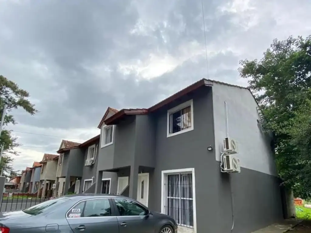 VENTA DE DUPLEX CON PATIO Y COCHERA EN BARRIO SAN RAFAEL