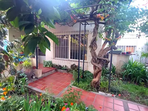 VENTA PH CASA MORON