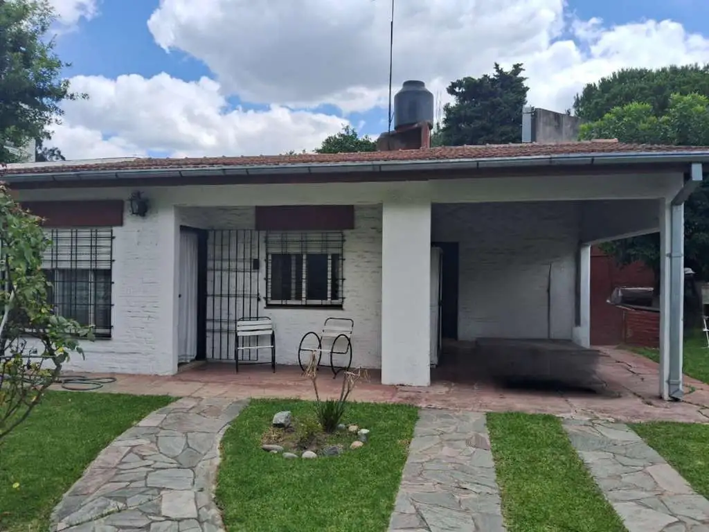 Posibilidad de adquirir juntos o por separados lote con pileta o lote con vivienda