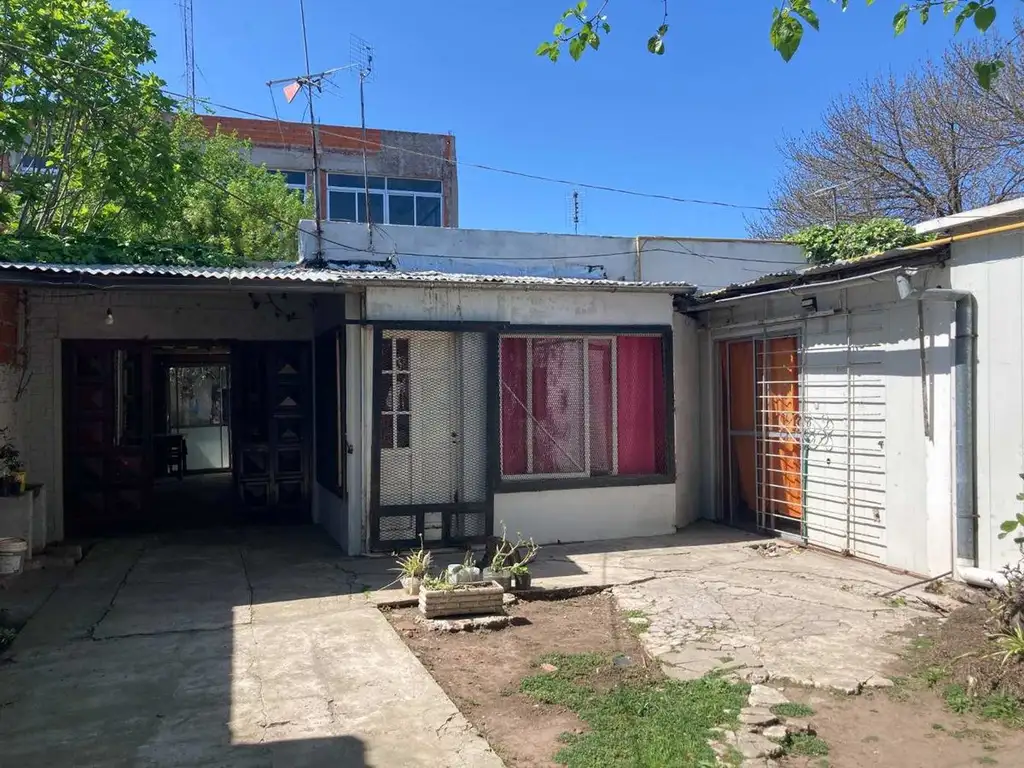 VENTA CASA 4 AMBIENTES CON PATIO Y PARRILLA