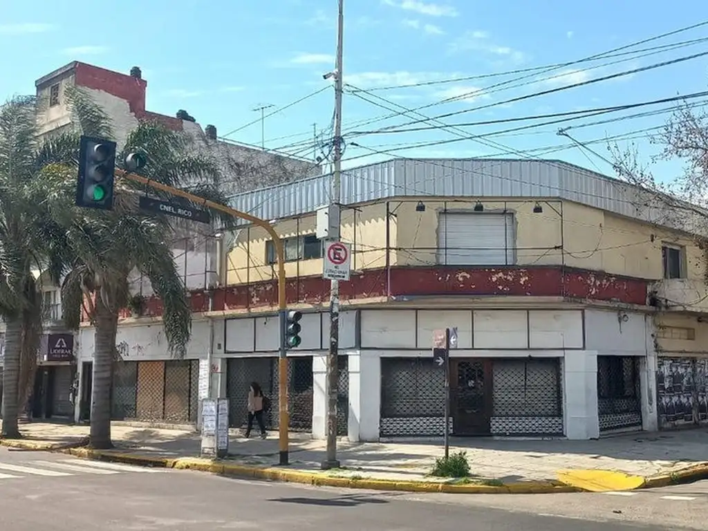 EXCELENTE ESQUINA 360M2 - LANUS OESTE.