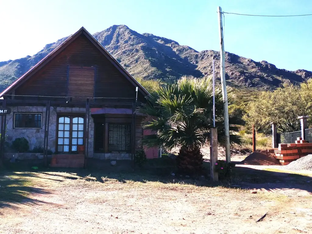 SAN LUIS-CIUDAD LA PUNTA- CASA DE ESTILO CABAÑA ALPINA -EN LA FALDA DE LA MONTAÑA