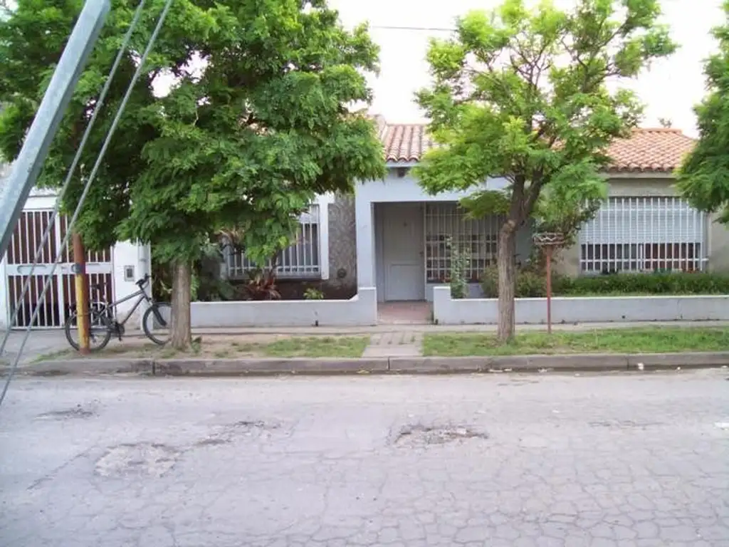 Excelente Ubicacion: Casa en Venta 3 Dormitorios-Libertad 700-VGG (casi Av J D Peron)