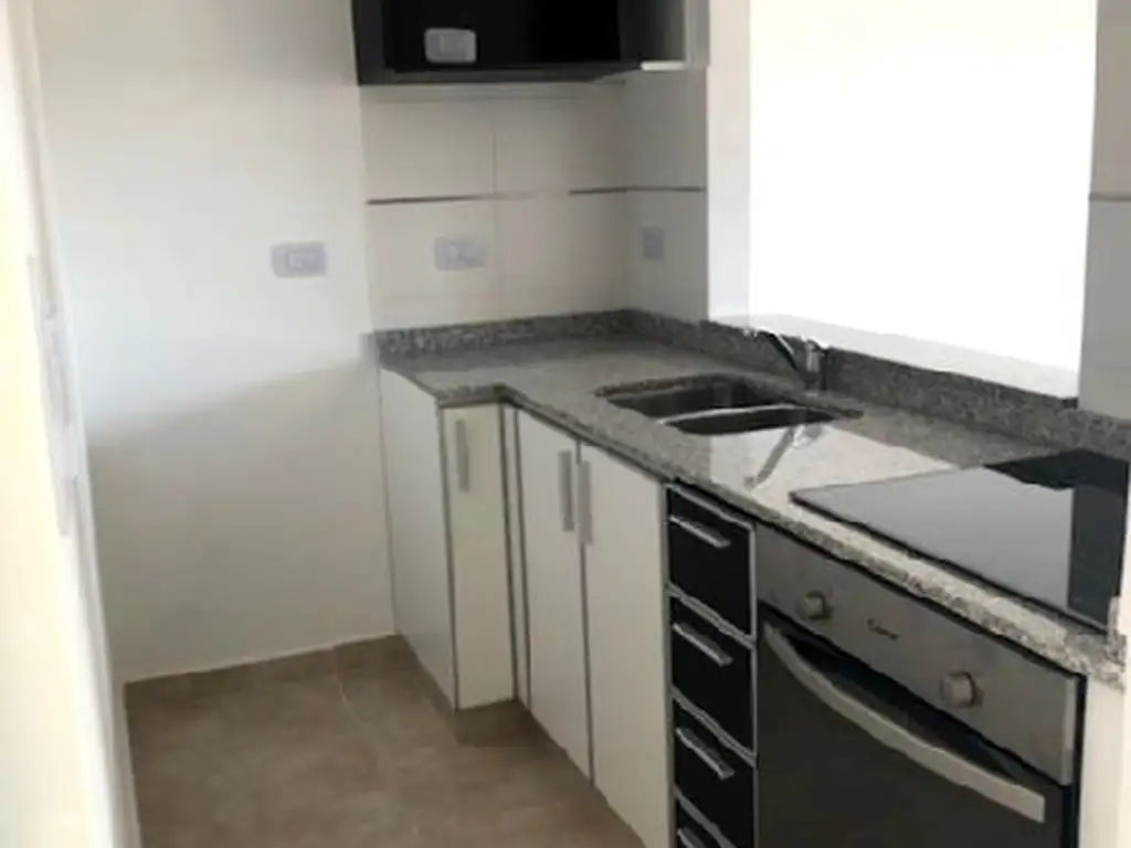 OPORTUNIDAD Venta impecable 2 ambientes a estrenar con Baulera en Lanús Este