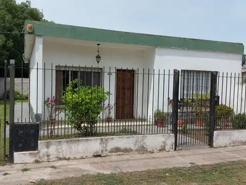 VENTA EN GLEW CASA 4 AMBIENTES CON JARDÍN