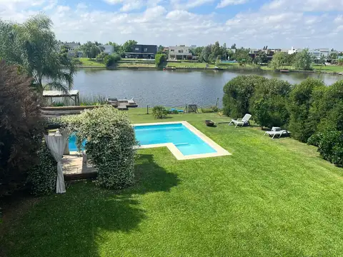 CASA EN VENTA A LA LAGUNA BARRIO SAN BENITO