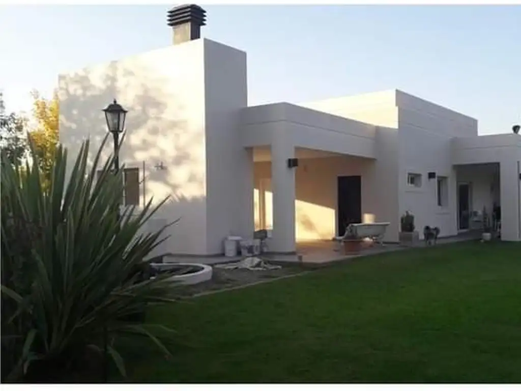 CASA MINIMALISTA 5 AMB, 260 M2, LOTE DE 50 X 52 MTS