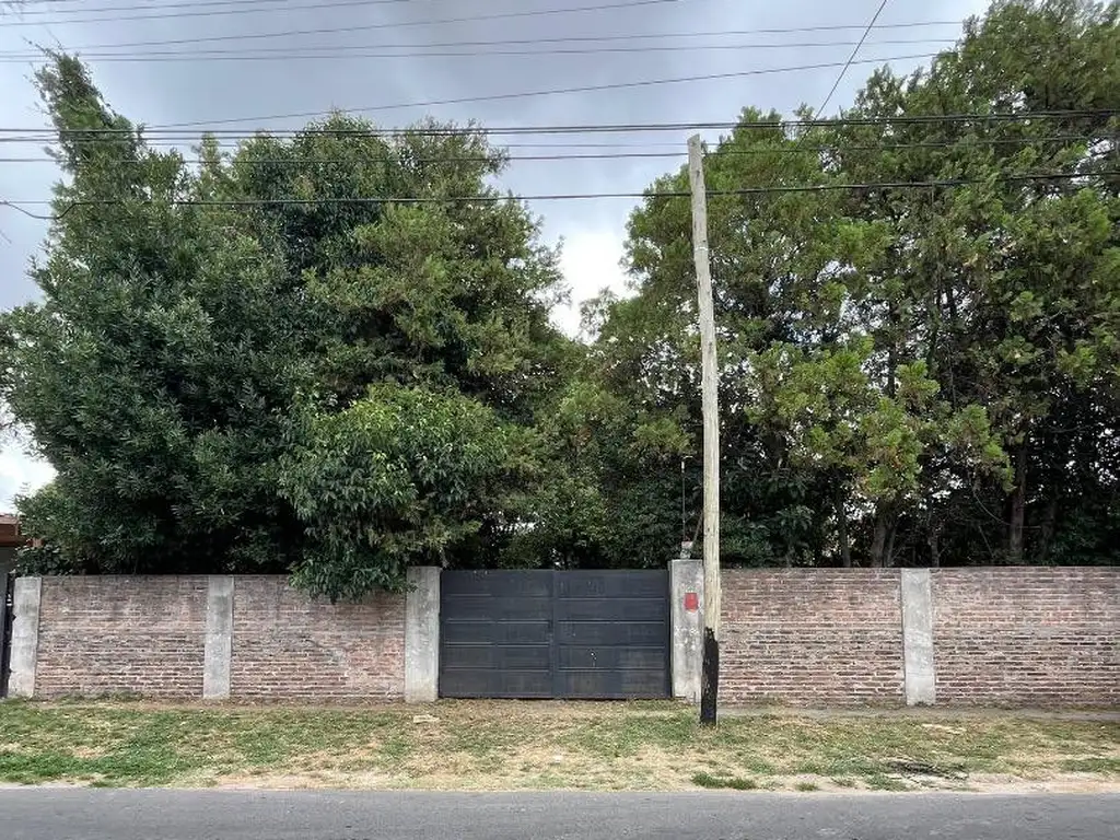 Gran terreno con casa en Berazategui