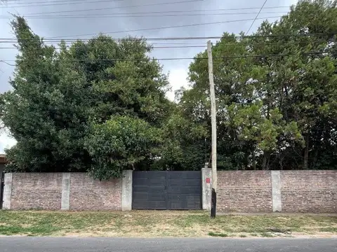 Gran terreno con casa en Berazategui