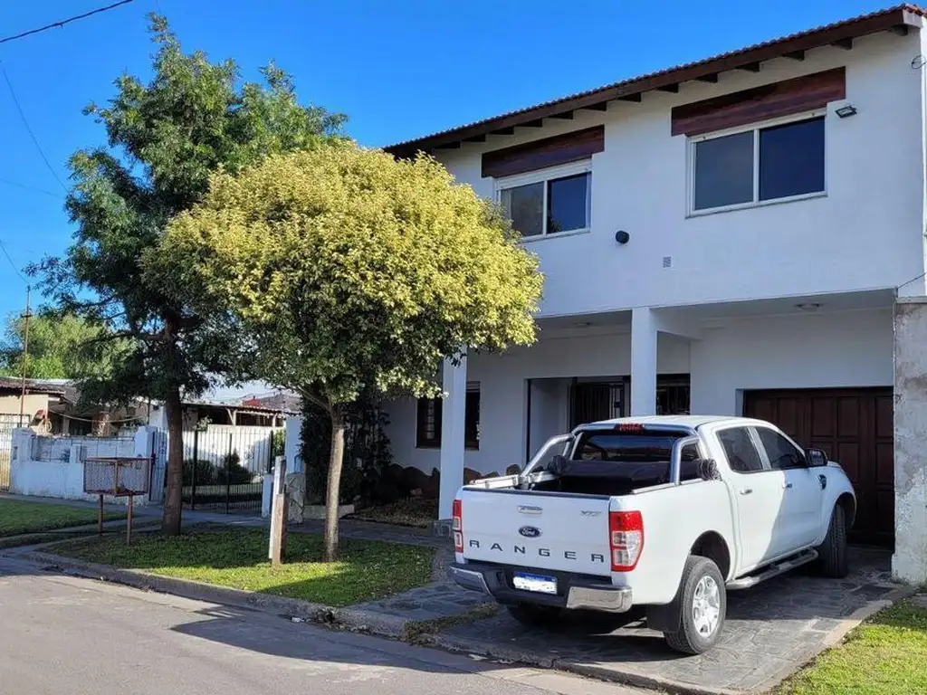 Chalet en venta de 4 dormitorios c/ cochera en Puerto