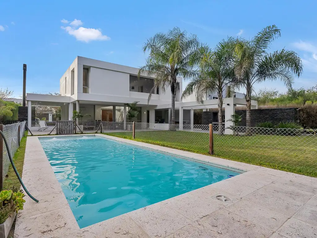 Casa en venta en El Encuentro.  Moderna y canchera