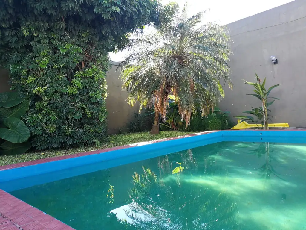 CASA TRES DORMITORIOS, CON JARDIN Y PILETA