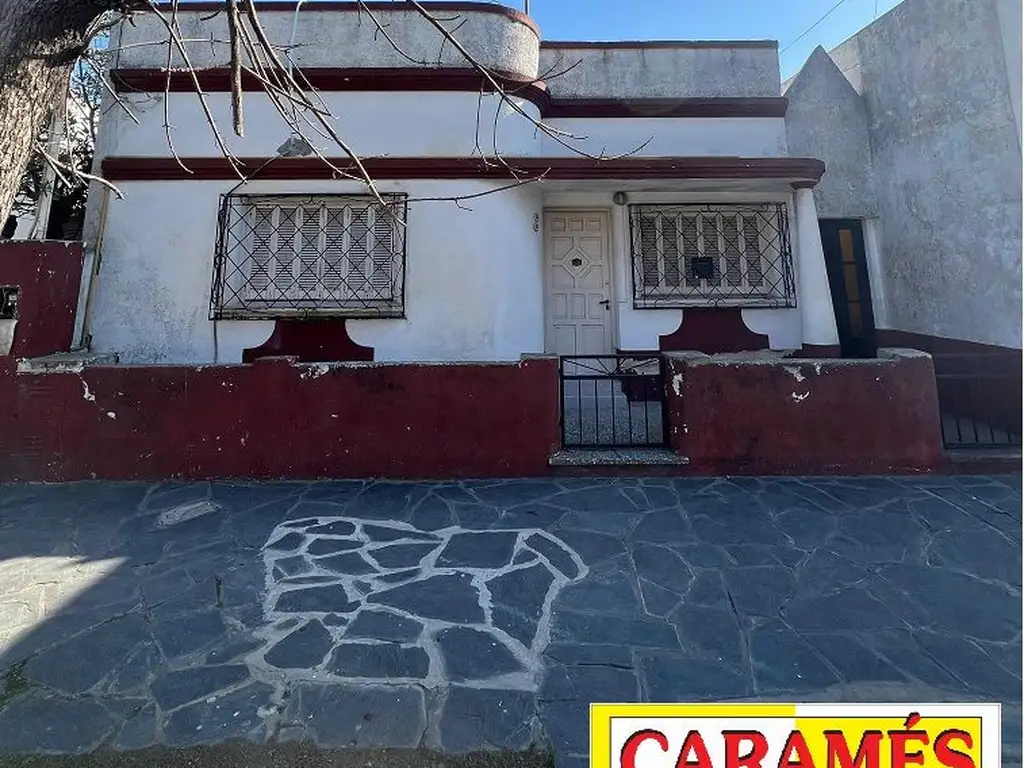 HERMOSA CASA SÓLIDA DE 3 1/2 AMB CON PATIO, PILETA Y QUINCHO