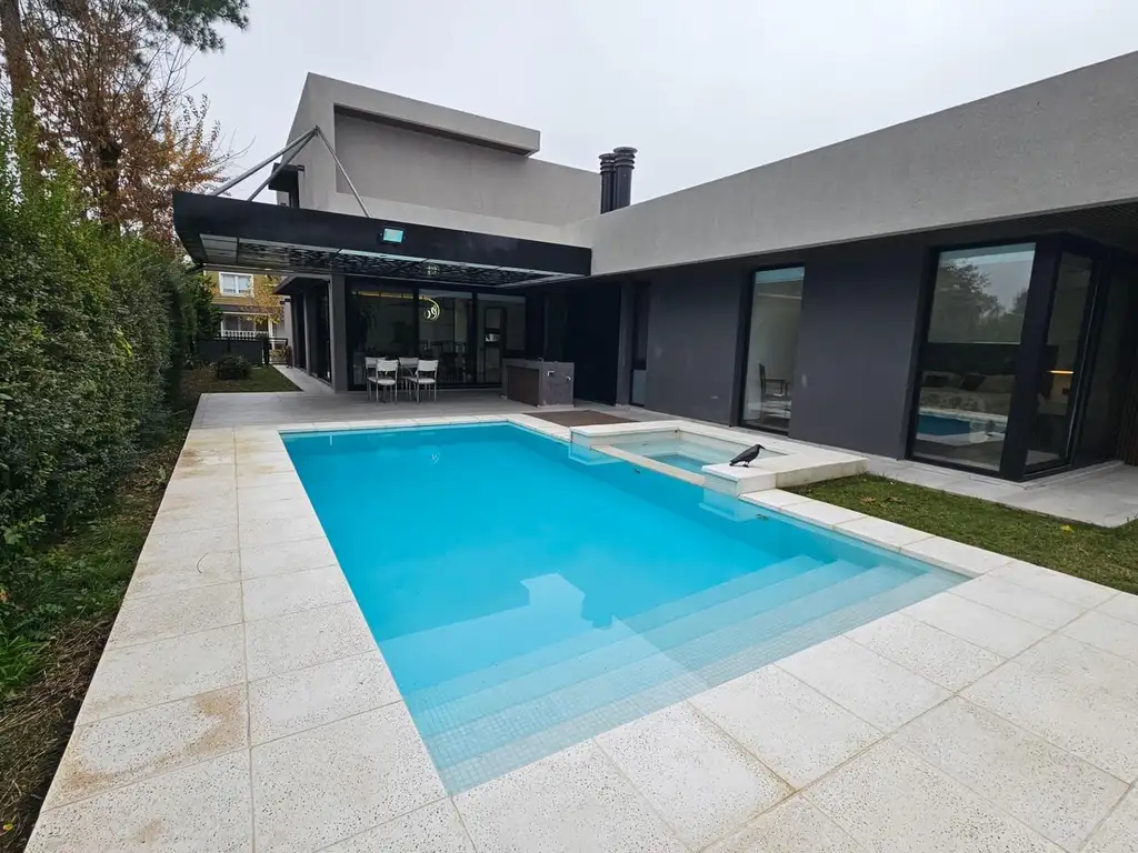 VENTA CASA DE DISEÑO 4 AMB C/ PISCINA EN CARDENAL DEL MONTE