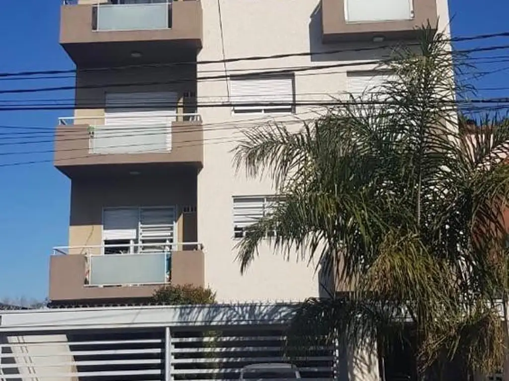 EN VENTA EN LA MEJOR ZONA DE VILLA BOSCH; HERMOSO DEPTO. DE 3 AMBIENTES CON COCHERA - FICHA 8319