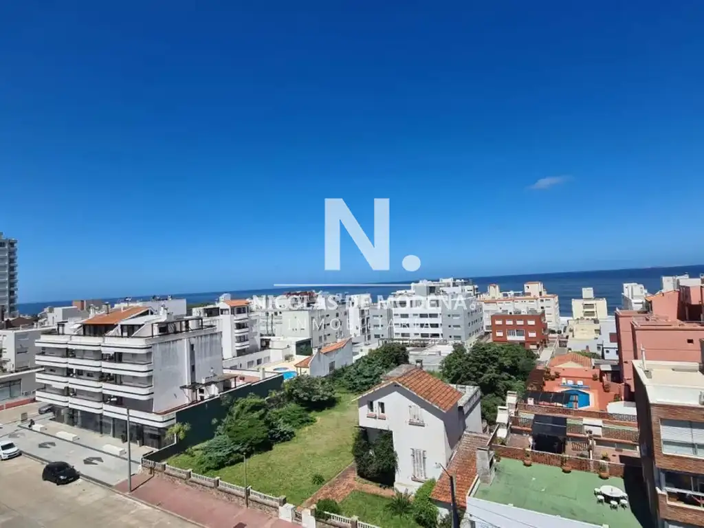 Apartamento en venta de 2 dormitorios en torre con servicios en la Peninsula