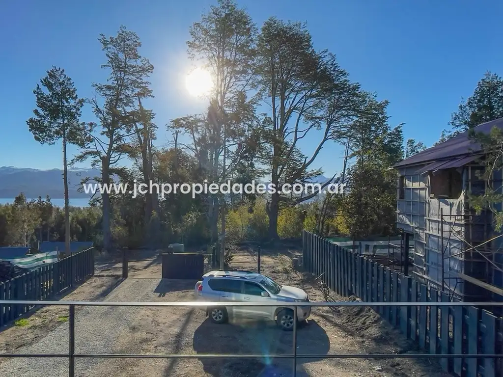 CASA CON VISTA AL LAGO EN LOMAS DEL CORRENTOSO - ANGOSTURA