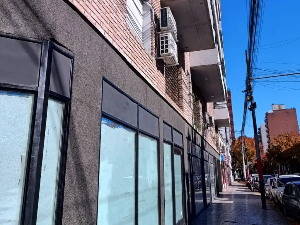 VENTA LOCAL EN ESQUINA DE  MENDOZA Y RICCHIERI. SUPER COMERCIAL, BARRIO LOURDES. 99 M2