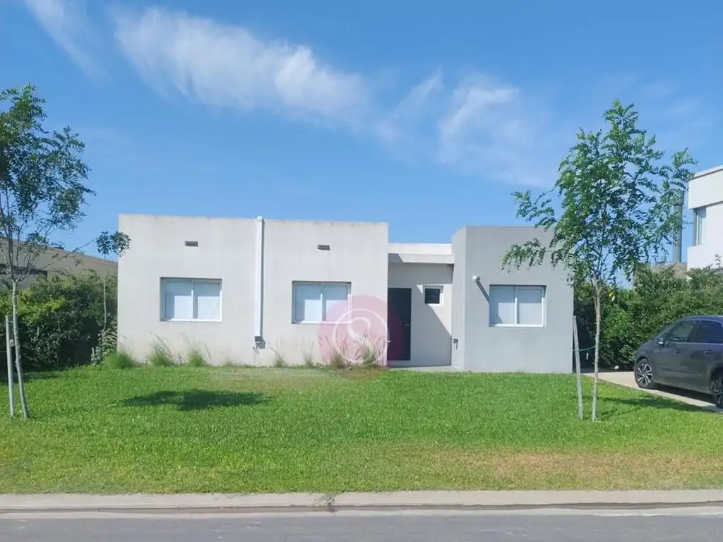 Casa en Alquiler en Barrio Santa Elena, Pilar Del Este