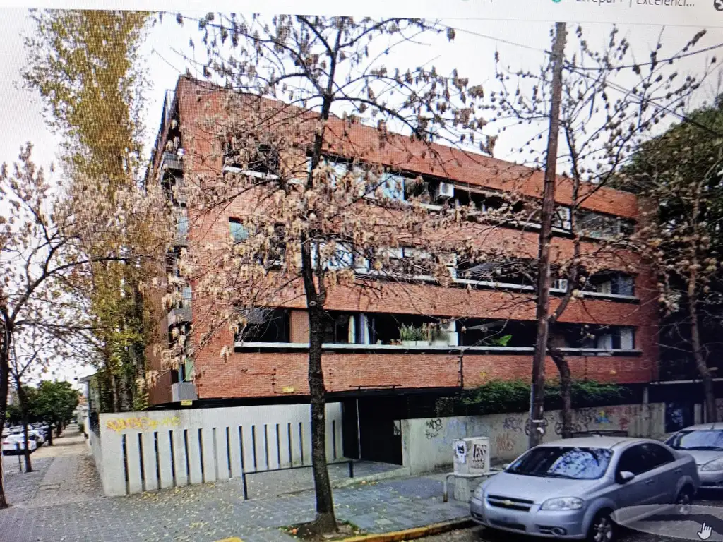 Departamento dos ambientes, dos balcones. Cochera. San Isidro