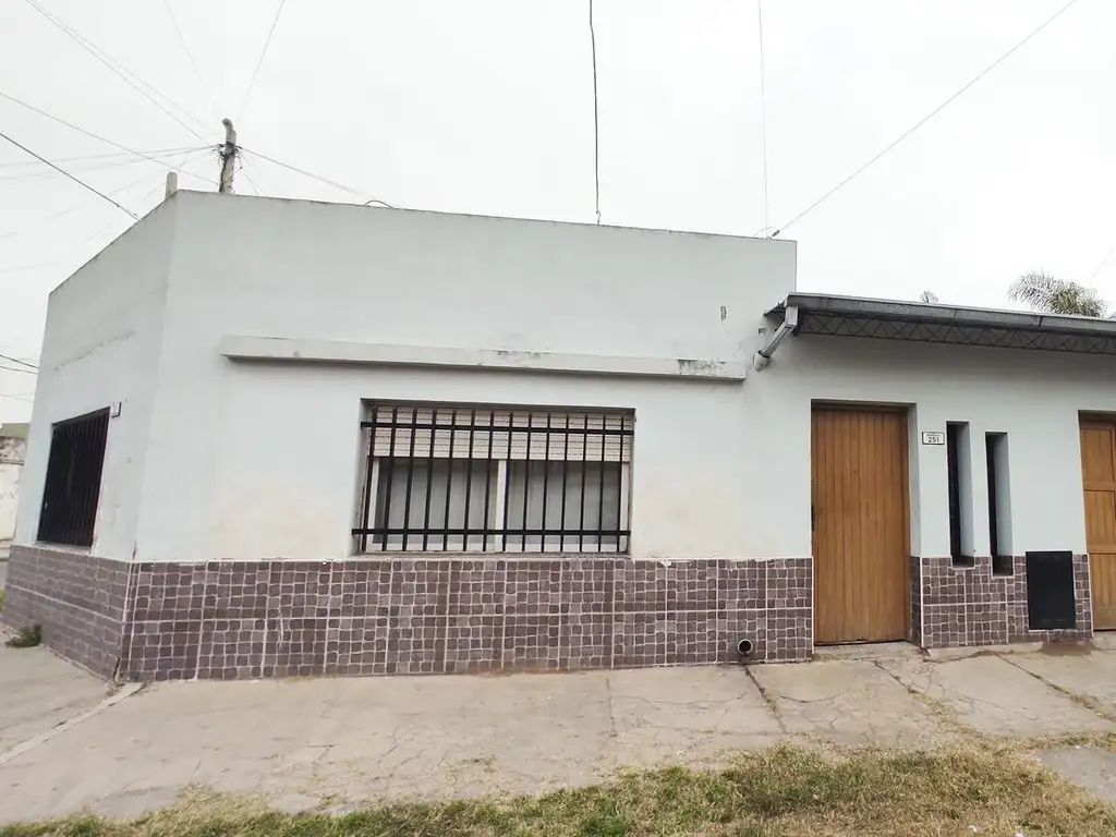 Casa de 4 ambientes a un super precio en Tablada