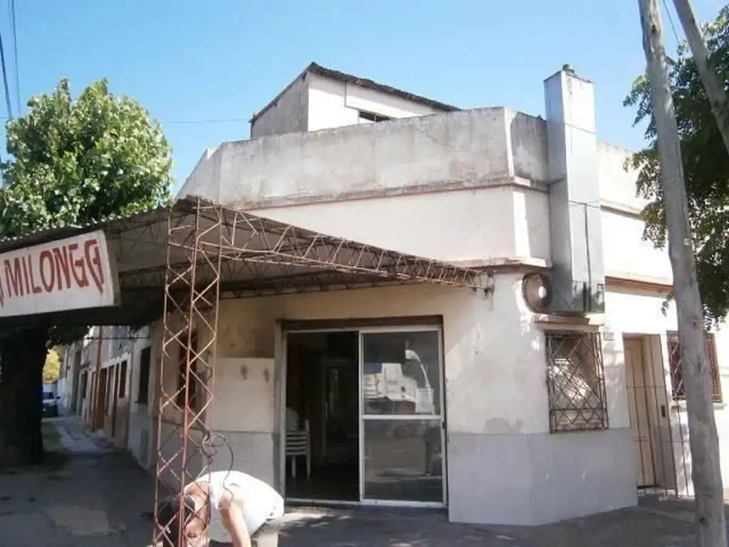 Local comercial en esquina y funcionó 20 años una parrilla