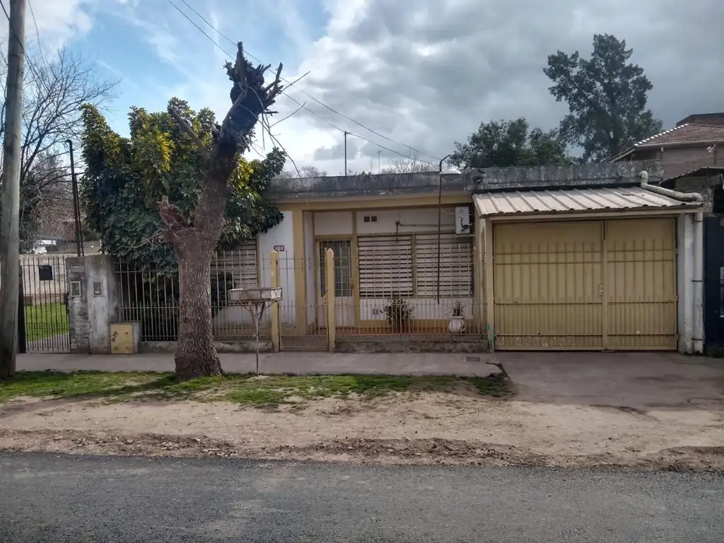 OPORTUNIDAD ! CASA DE 3 AMBIENTES EN MORENO